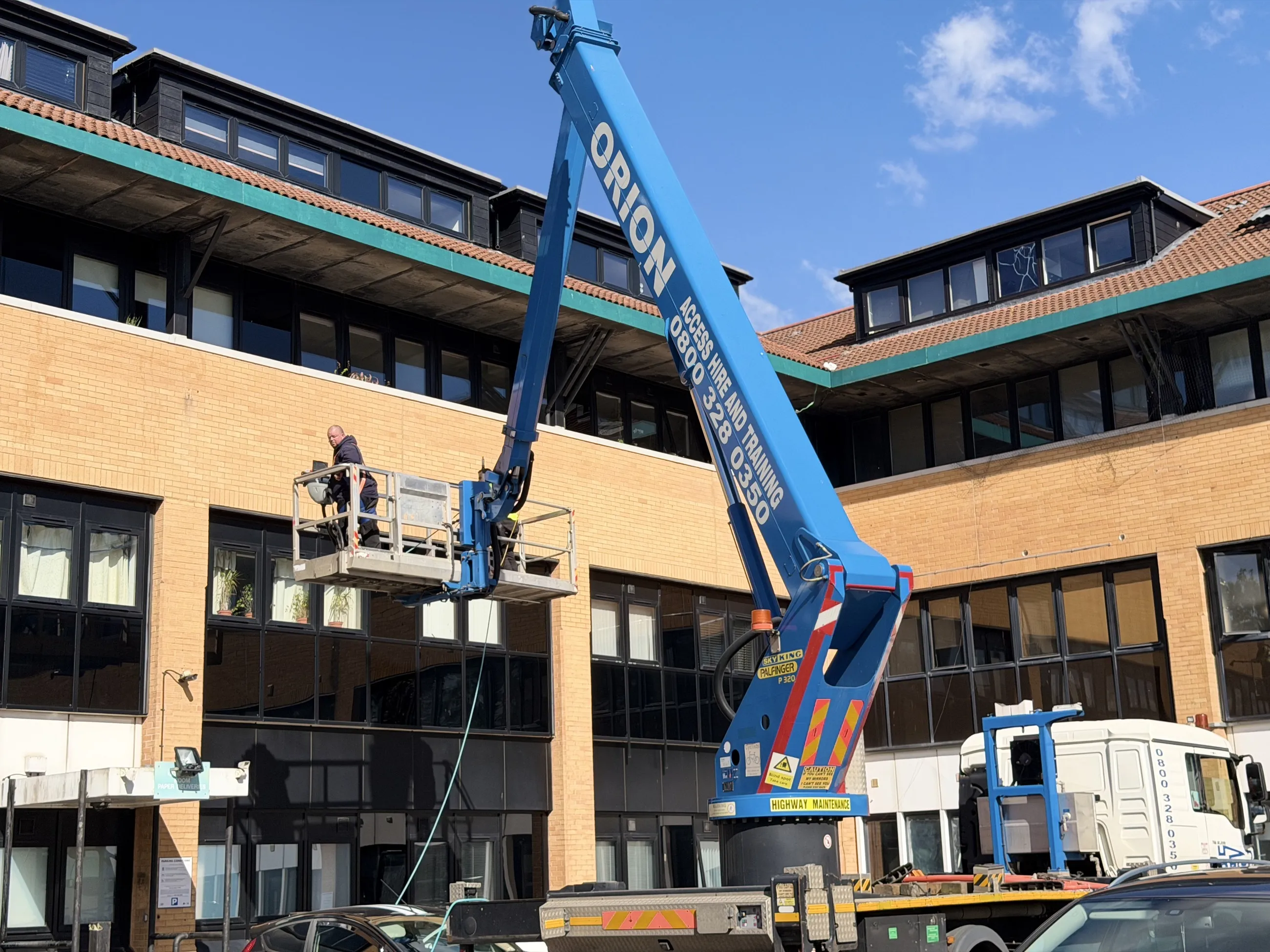 Window cleaning MEWP