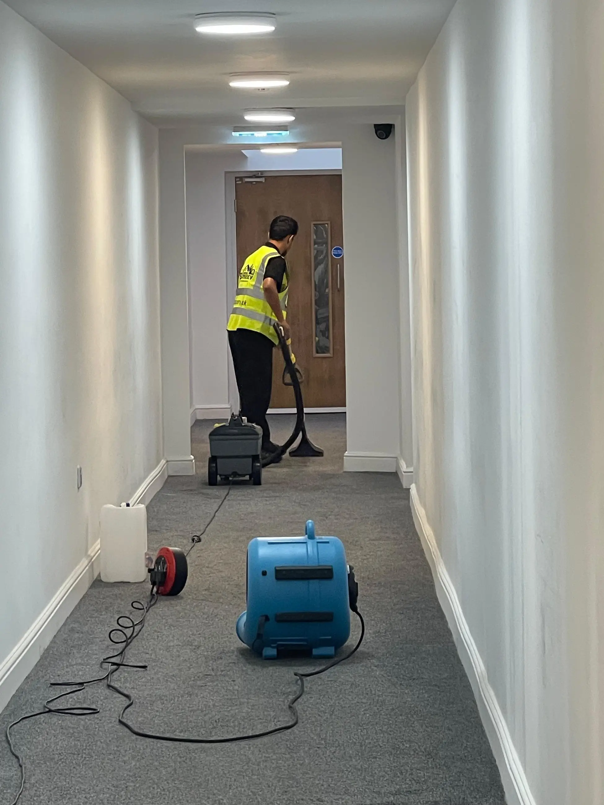 Communal corridor clean