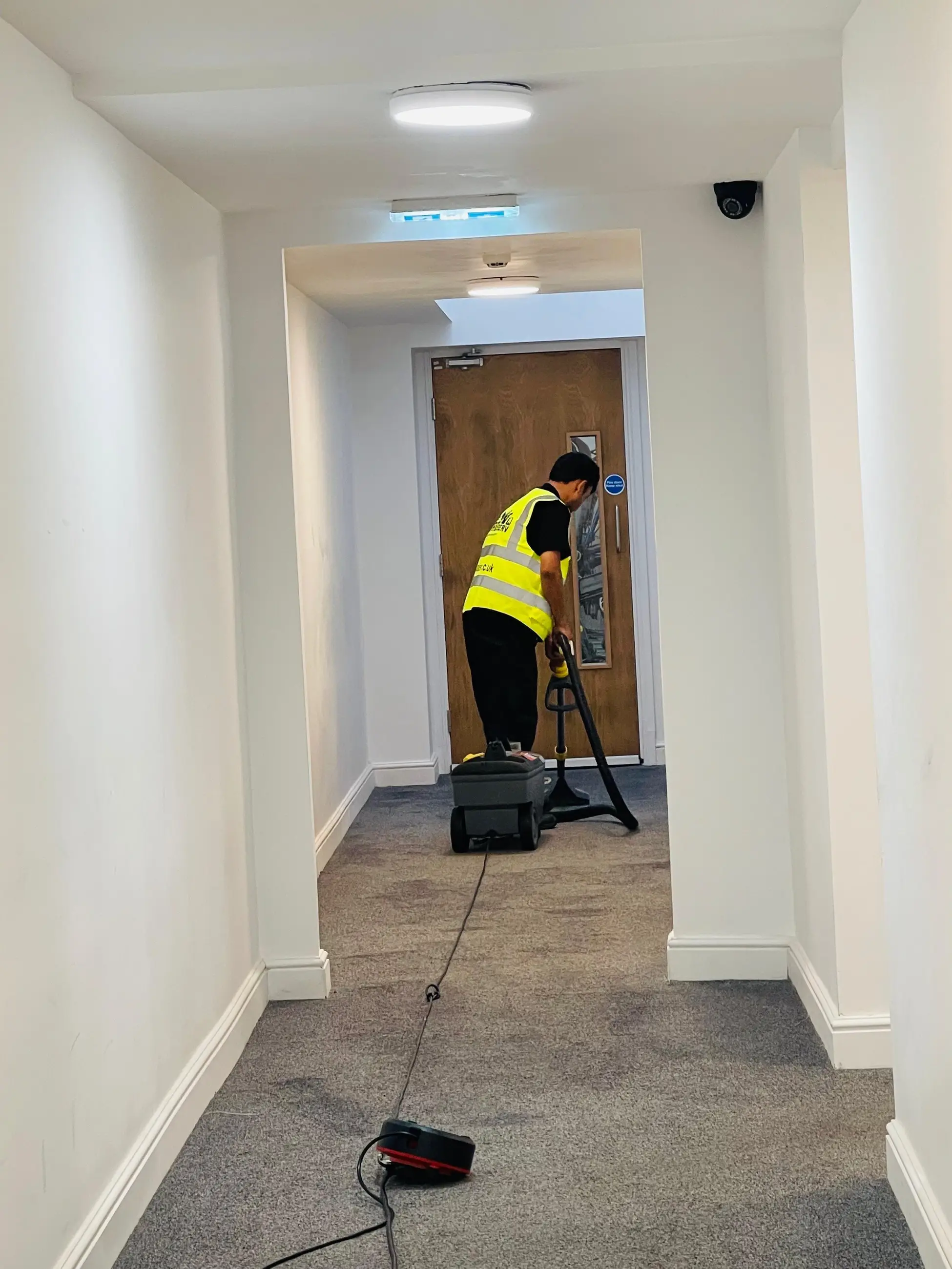 Corridor cleaning operative